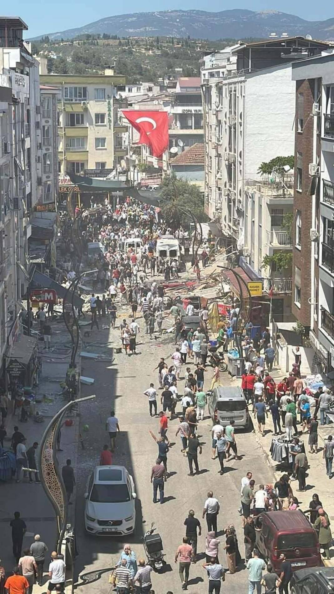 İzmir’deki faciada hasar tespit çalışmaları başladı 13